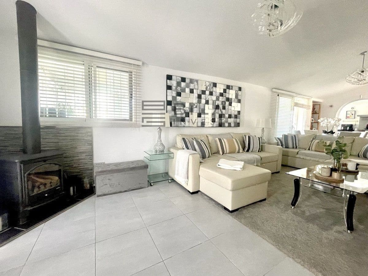 3 bedroom Villa for sale in Cerro del Aguila with pool garage - € 599,000 (Ref: 9828214)