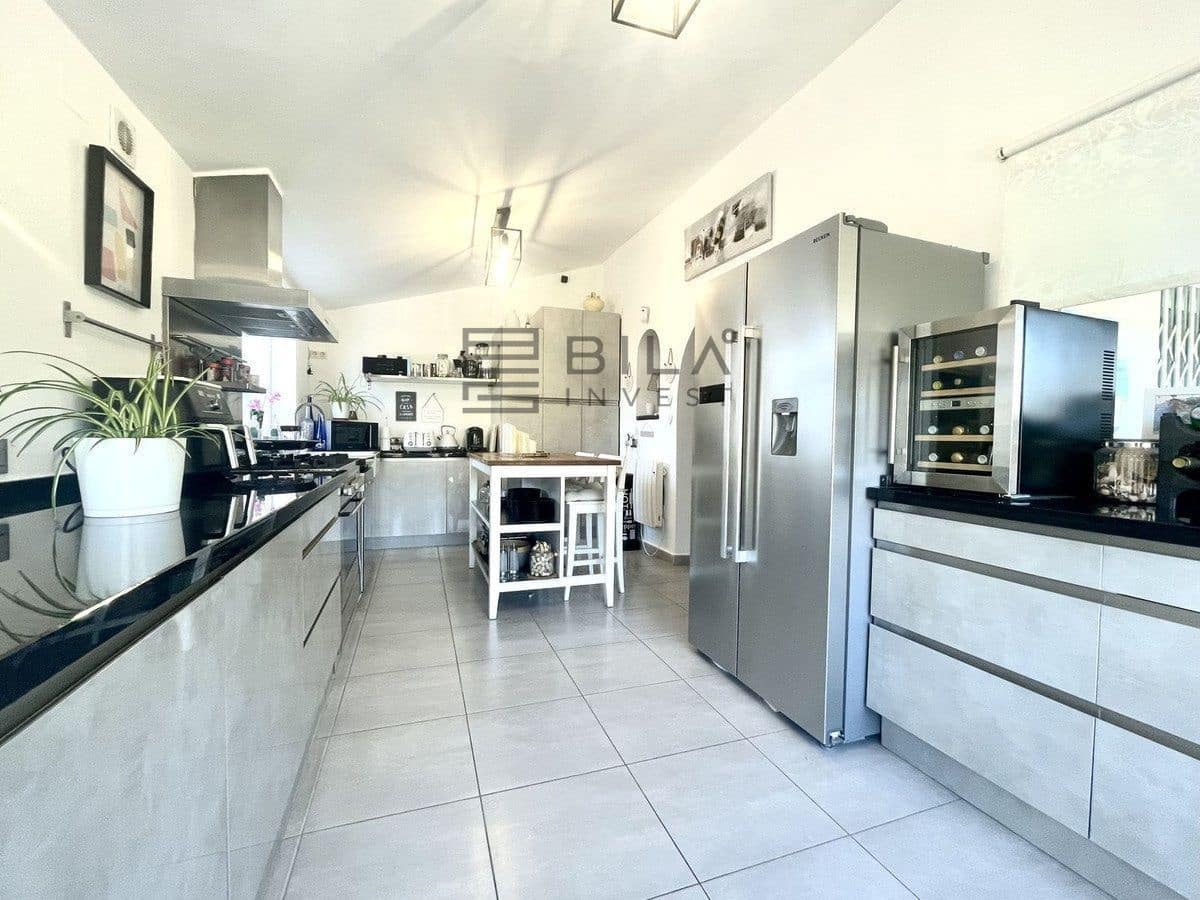 3 bedroom Villa for sale in Cerro del Aguila with pool garage - € 599,000 (Ref: 9828214)