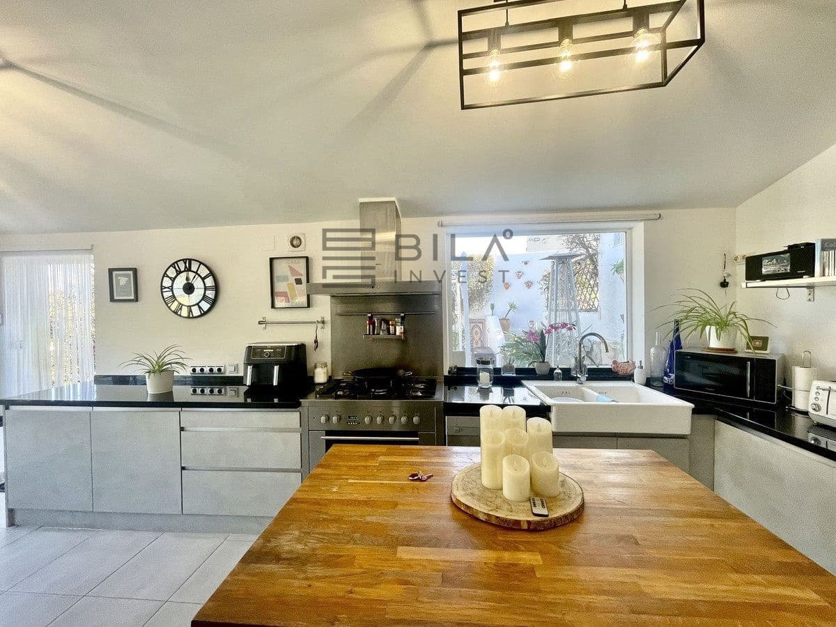 3 bedroom Villa for sale in Cerro del Aguila with pool garage - € 599,000 (Ref: 9828214)