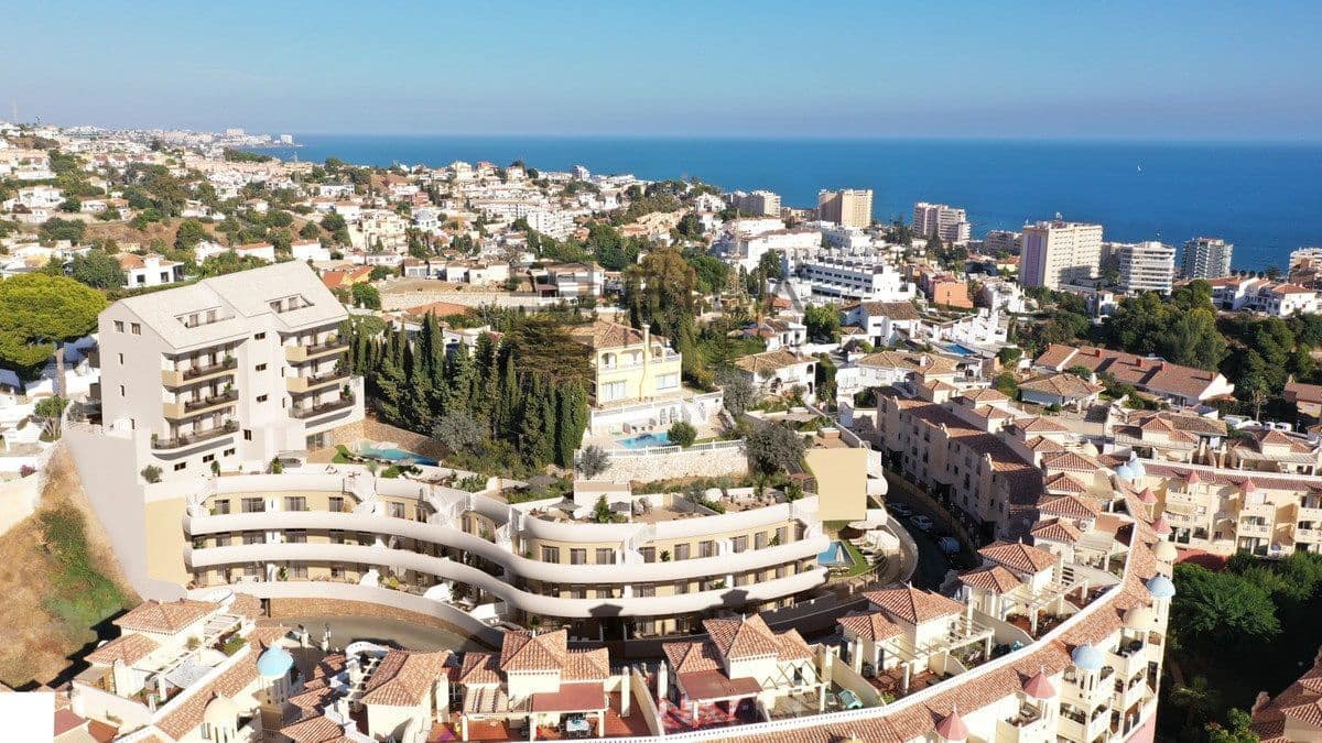 2 bedroom Flat for sale in Fuengirola with pool garage - € 289,000 (Ref: 9829928)