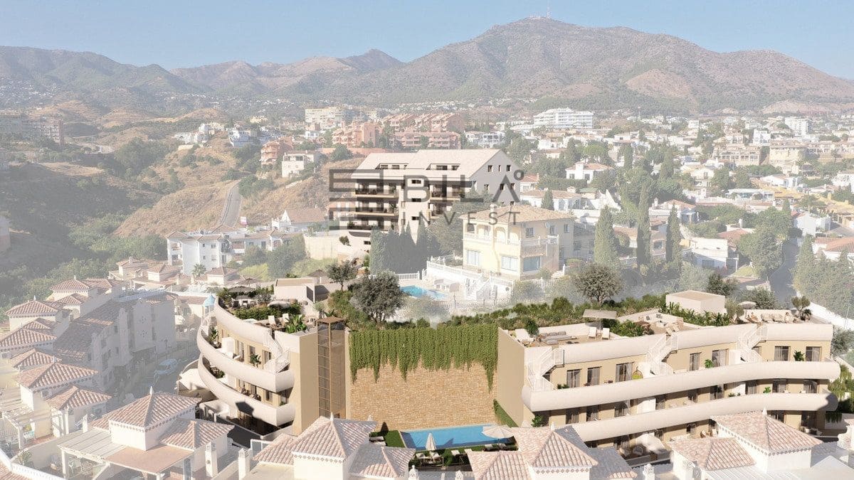 2 bedroom Flat for sale in Fuengirola with pool garage - € 289,000 (Ref: 9829928)