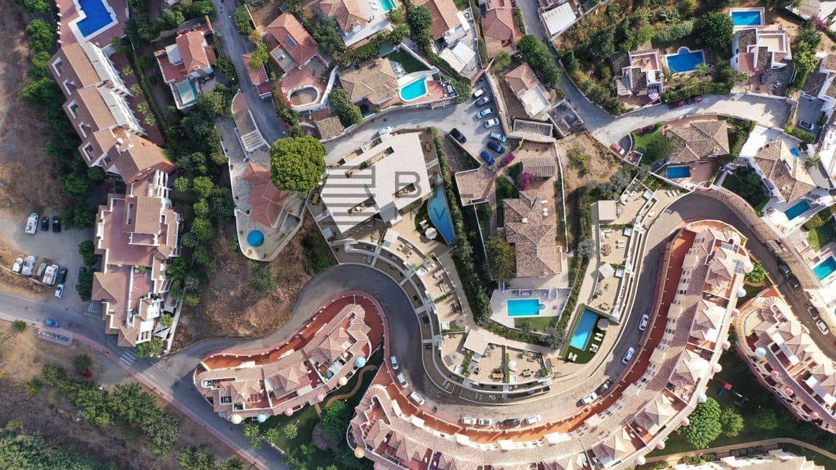 2 bedroom Flat for sale in Fuengirola with pool garage - € 289,000 (Ref: 9829928)