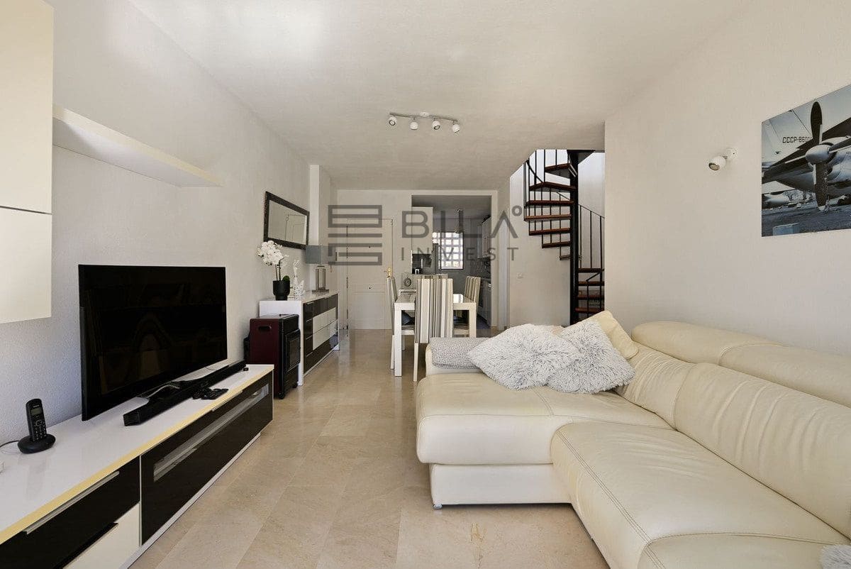 3 slaapkamer Penthouse te koop in Riviera del Sol met zwembad - € 395.000 (Ref: 9830221)