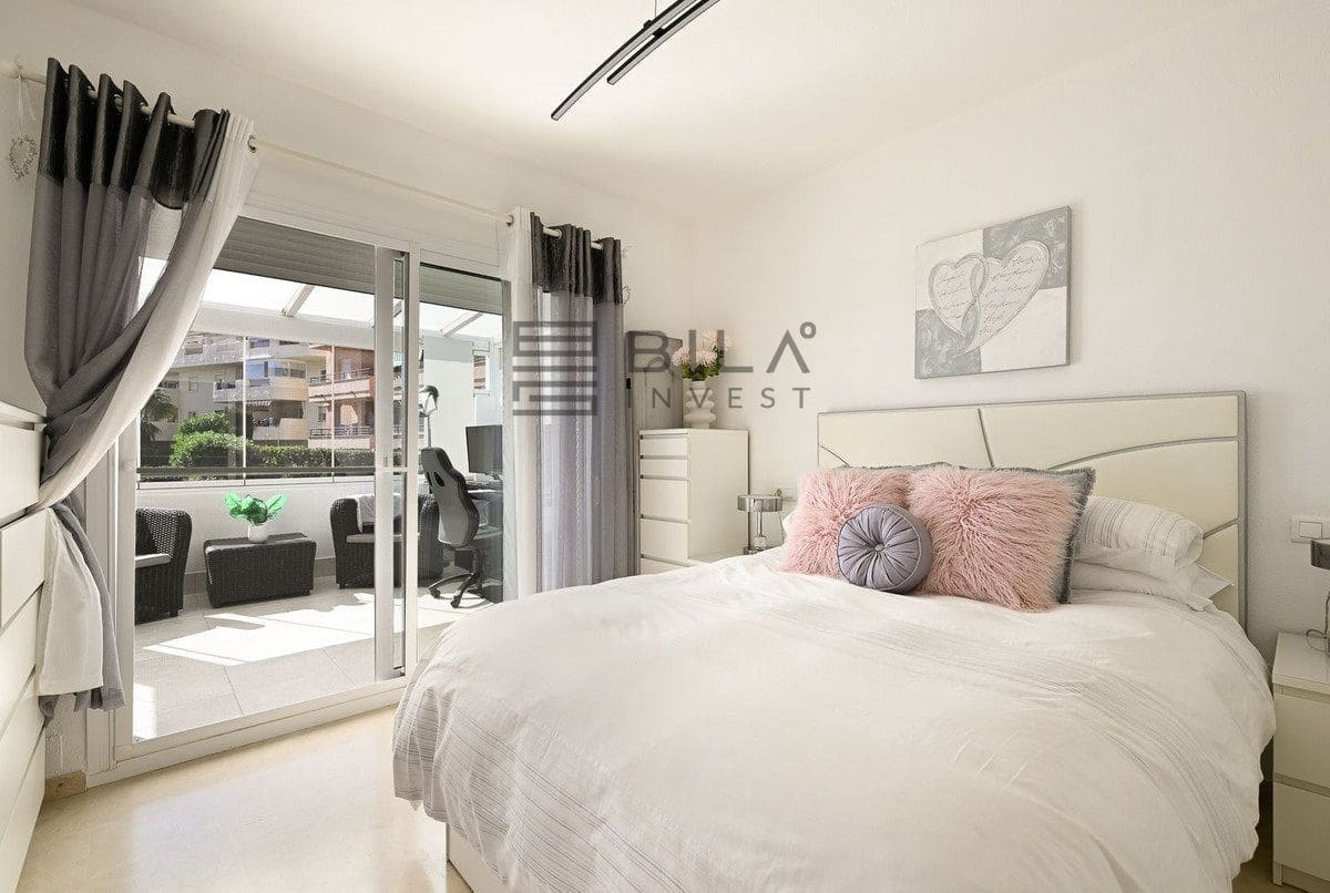 3 slaapkamer Penthouse te koop in Riviera del Sol met zwembad - € 395.000 (Ref: 9830221)