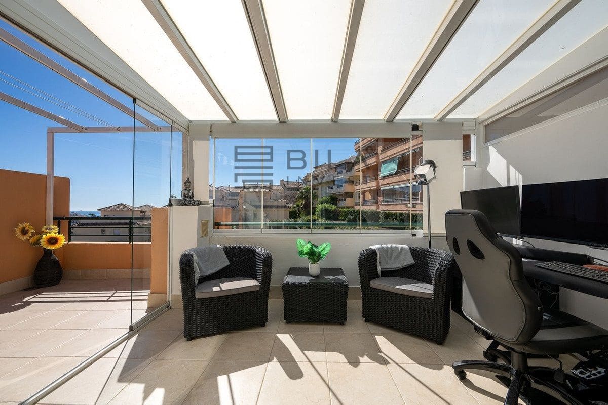 3 slaapkamer Penthouse te koop in Riviera del Sol met zwembad - € 395.000 (Ref: 9830221)