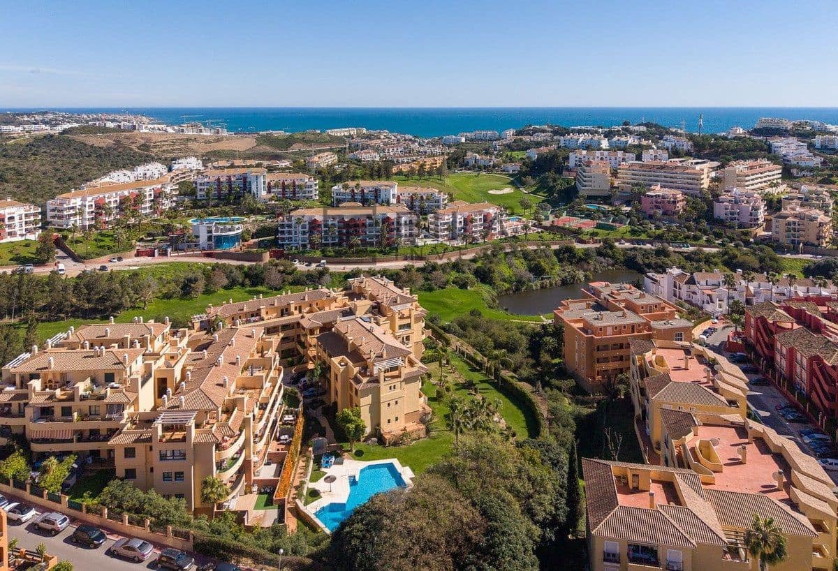 3 slaapkamer Penthouse te koop in Riviera del Sol met zwembad - € 395.000 (Ref: 9830221)