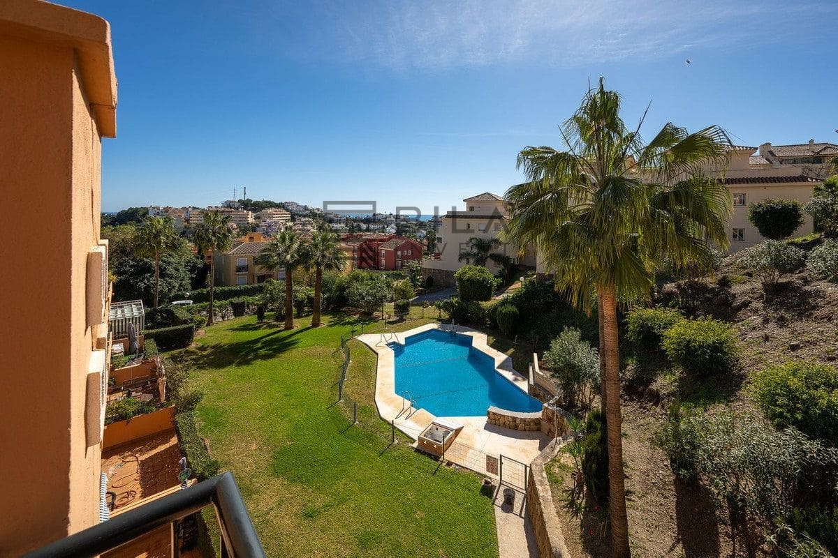 3 slaapkamer Penthouse te koop in Riviera del Sol met zwembad - € 395.000 (Ref: 9830221)
