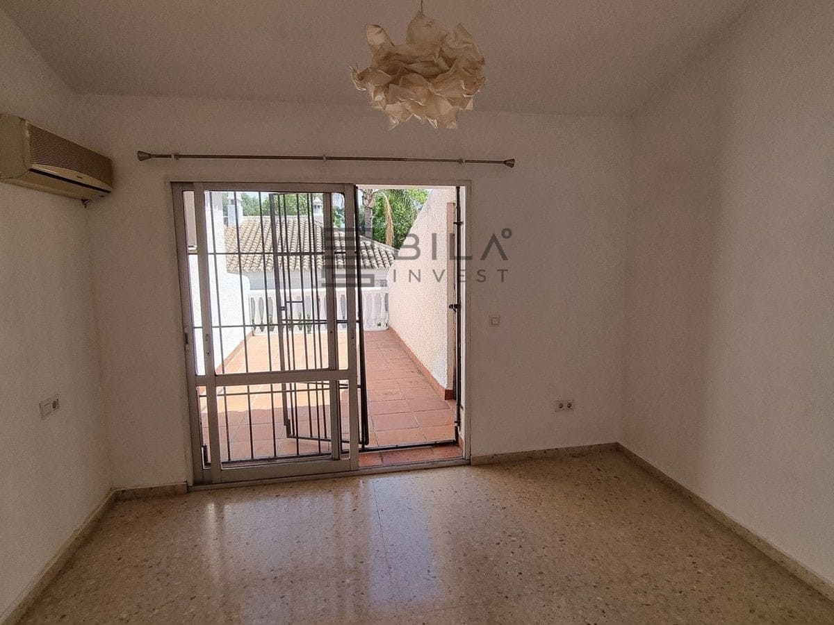Casa de 2 habitaciones en Cerro del Aguila en venta con piscina - 285.000 € (Ref: 9832783)