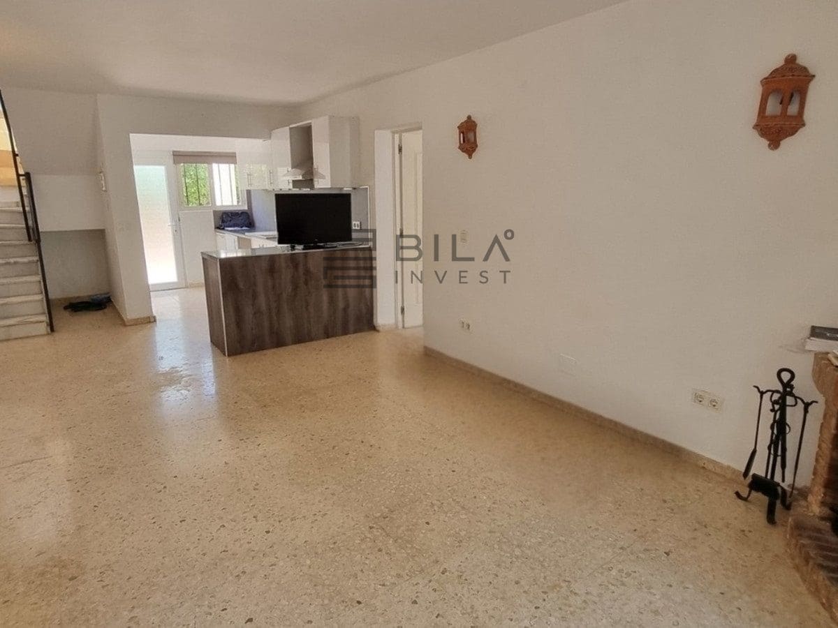 Casa de 2 habitaciones en Cerro del Aguila en venta con piscina - 285.000 € (Ref: 9832783)