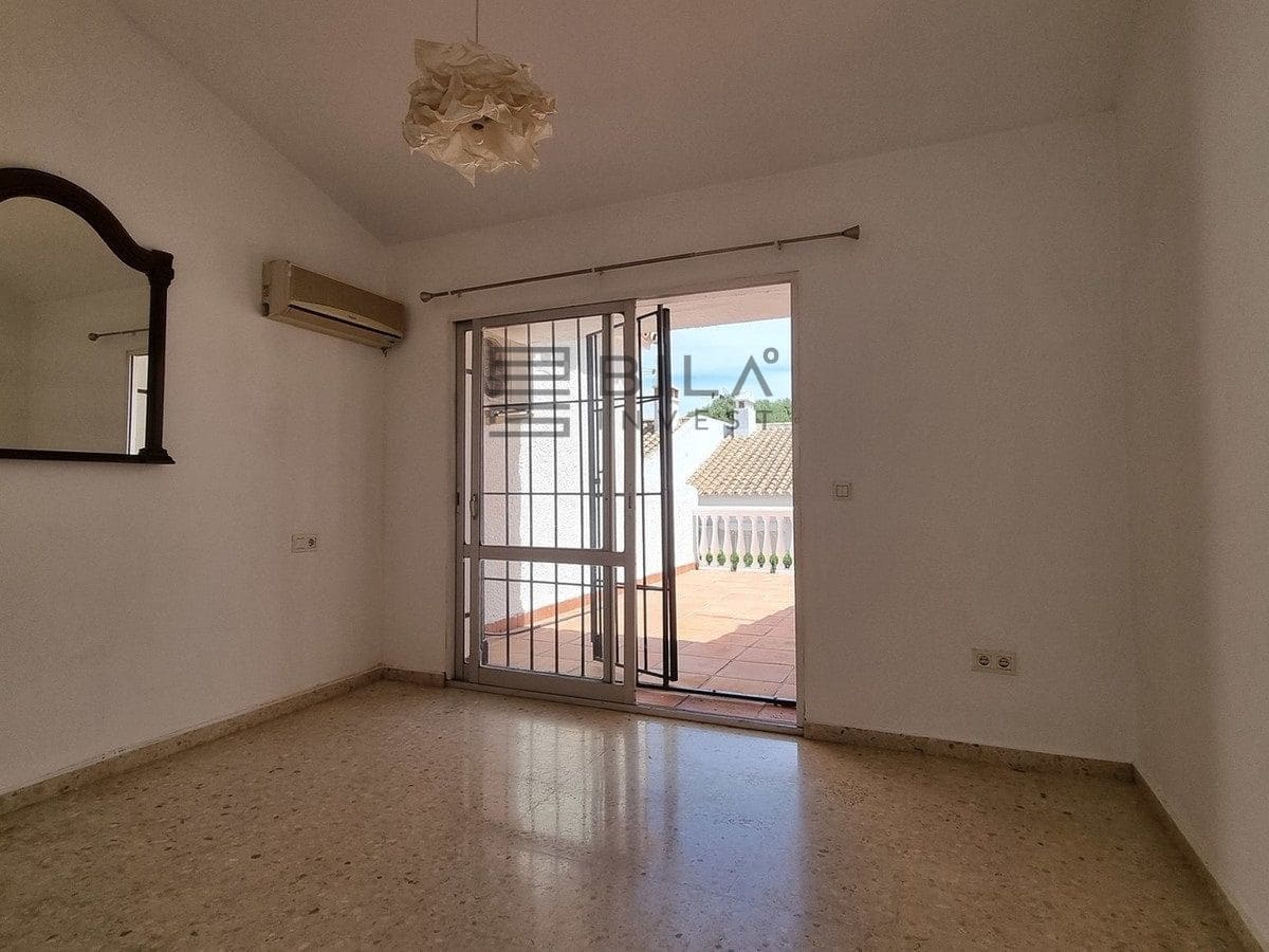 Casa de 2 habitaciones en Cerro del Aguila en venta con piscina - 285.000 € (Ref: 9832783)