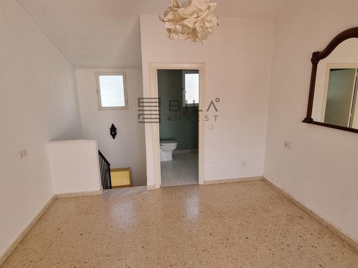 Casa de 2 habitaciones en Cerro del Aguila en venta con piscina - 285.000 € (Ref: 9832783)