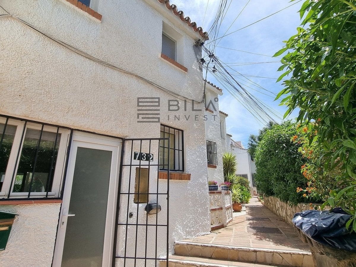 Casa de 2 habitaciones en Cerro del Aguila en venta con piscina - 285.000 € (Ref: 9832783)