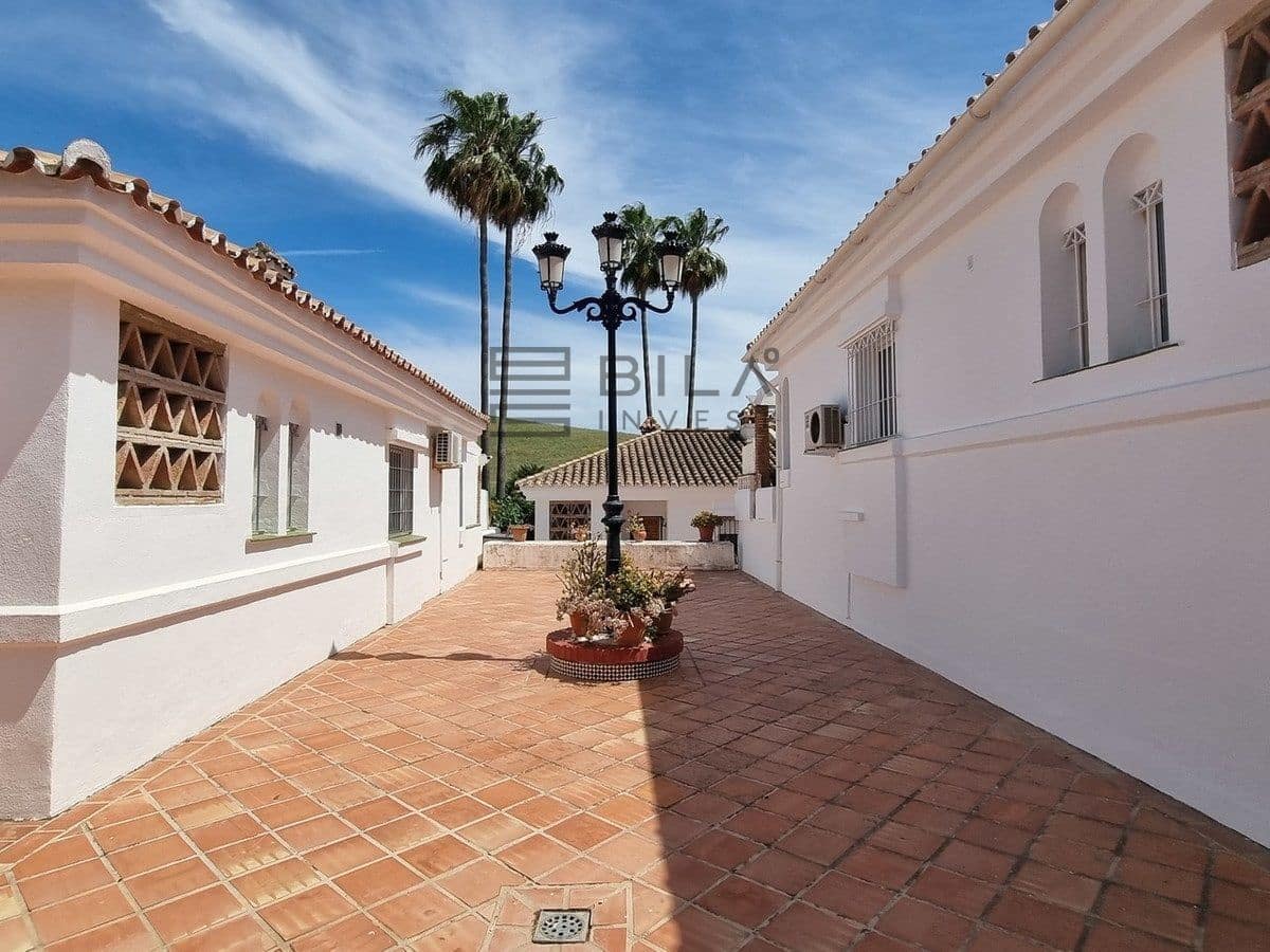 Casa de 2 habitaciones en Cerro del Aguila en venta con piscina - 285.000 € (Ref: 9832783)