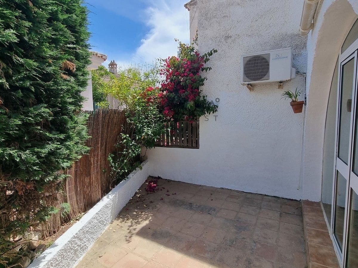 Casa de 2 habitaciones en Cerro del Aguila en venta con piscina - 285.000 € (Ref: 9832783)