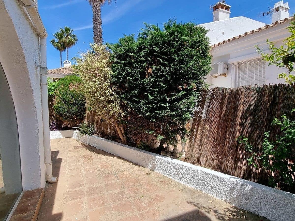 Casa de 2 habitaciones en Cerro del Aguila en venta con piscina - 285.000 € (Ref: 9832783)