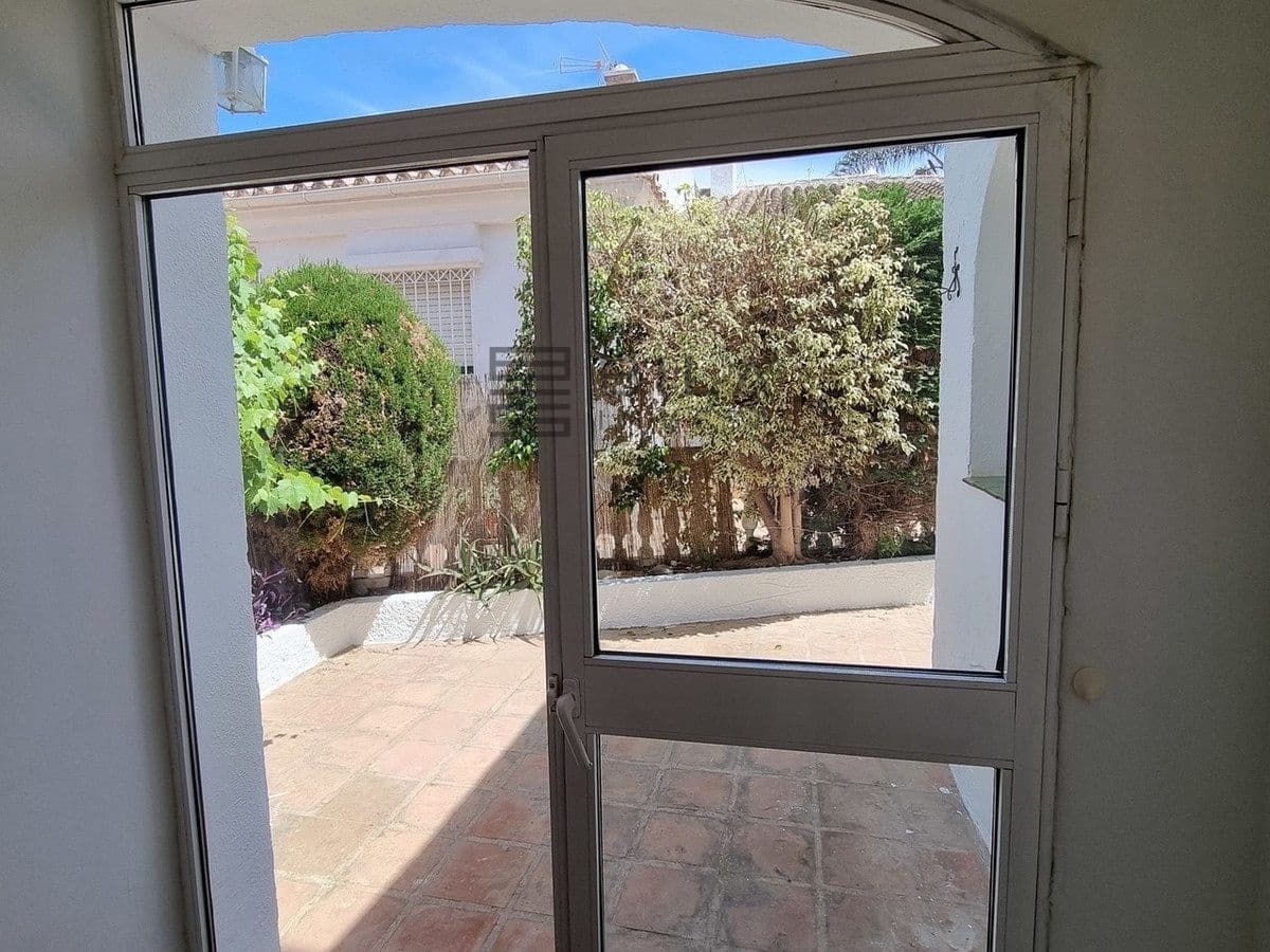 Casa de 2 habitaciones en Cerro del Aguila en venta con piscina - 285.000 € (Ref: 9832783)