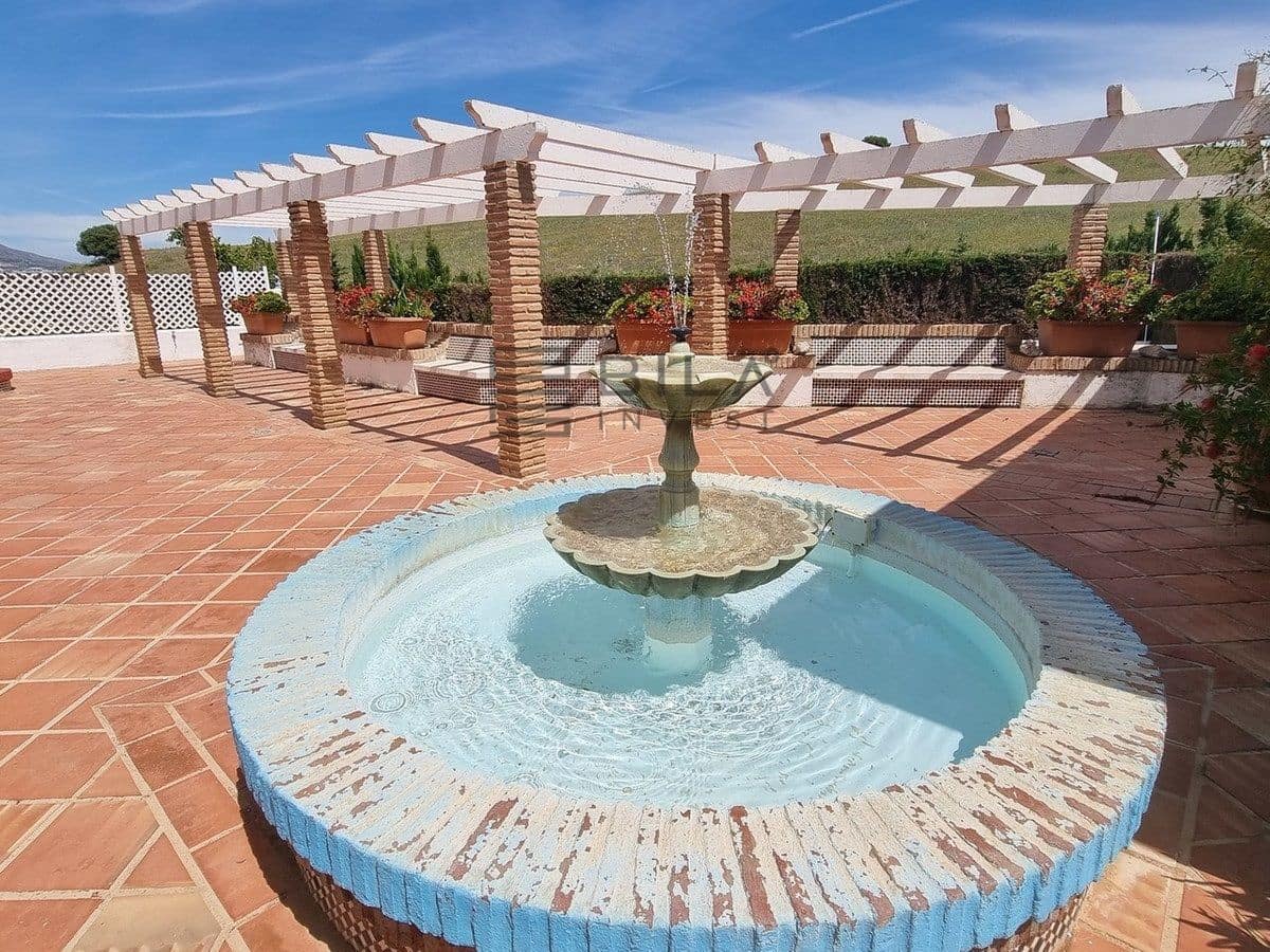 Casa de 2 habitaciones en Cerro del Aguila en venta con piscina - 285.000 € (Ref: 9832783)