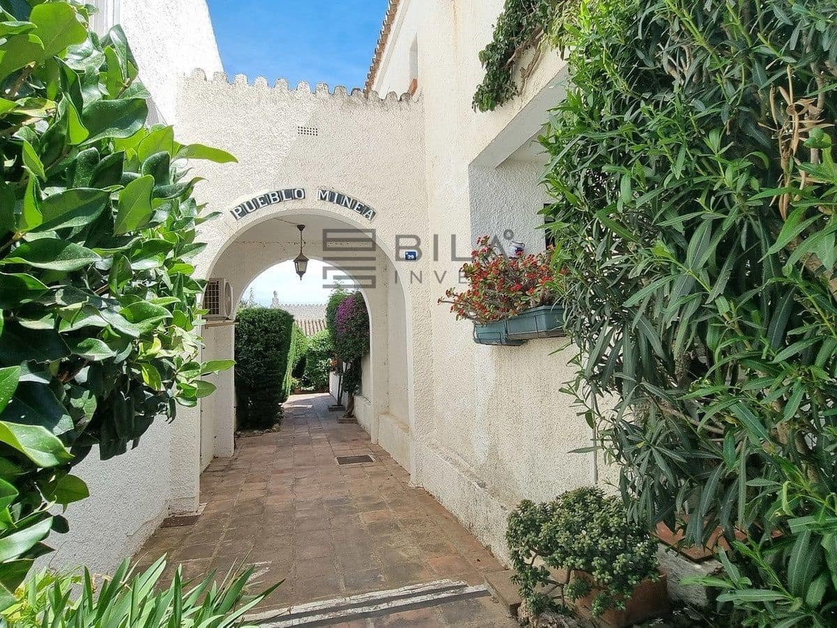 Casa de 2 habitaciones en Cerro del Aguila en venta con piscina - 285.000 € (Ref: 9832783)