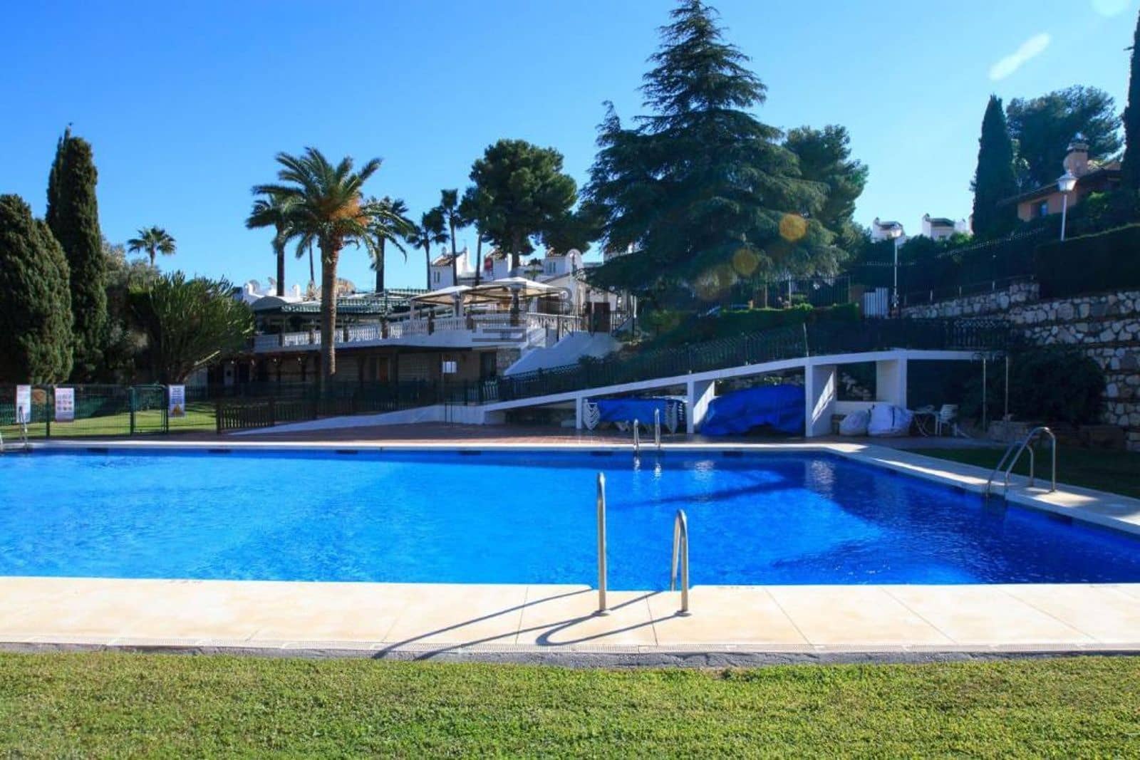 Casa de 2 habitaciones en Cerro del Aguila en venta con piscina - 285.000 € (Ref: 9832783)