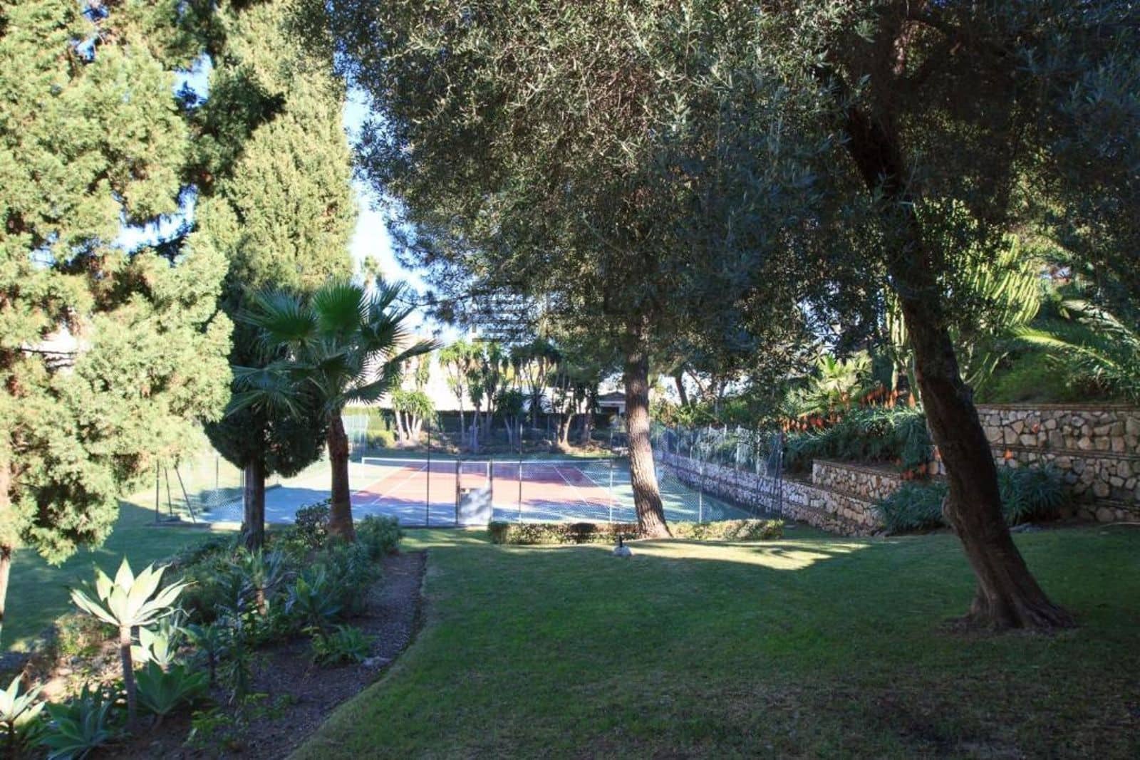 Casa de 2 habitaciones en Cerro del Aguila en venta con piscina - 285.000 € (Ref: 9832783)