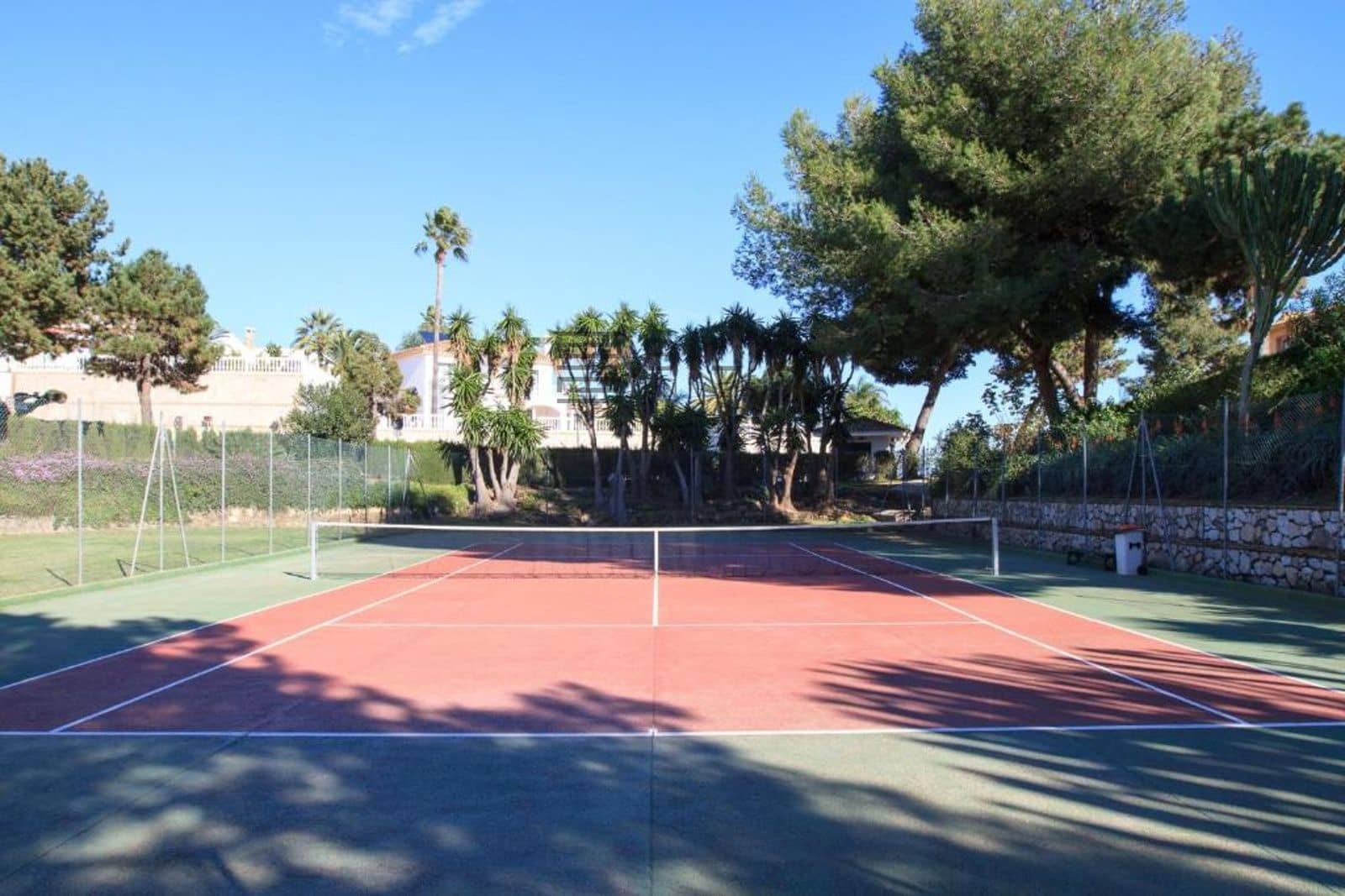 Casa de 2 habitaciones en Cerro del Aguila en venta con piscina - 285.000 € (Ref: 9832783)