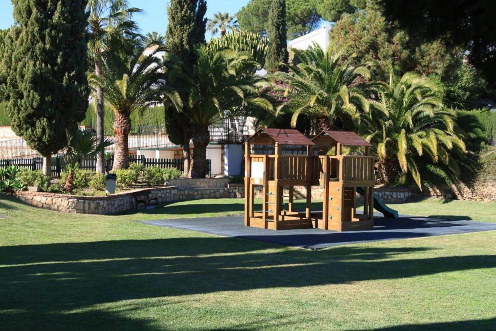 Casa de 2 habitaciones en Cerro del Aguila en venta con piscina - 285.000 € (Ref: 9832783)