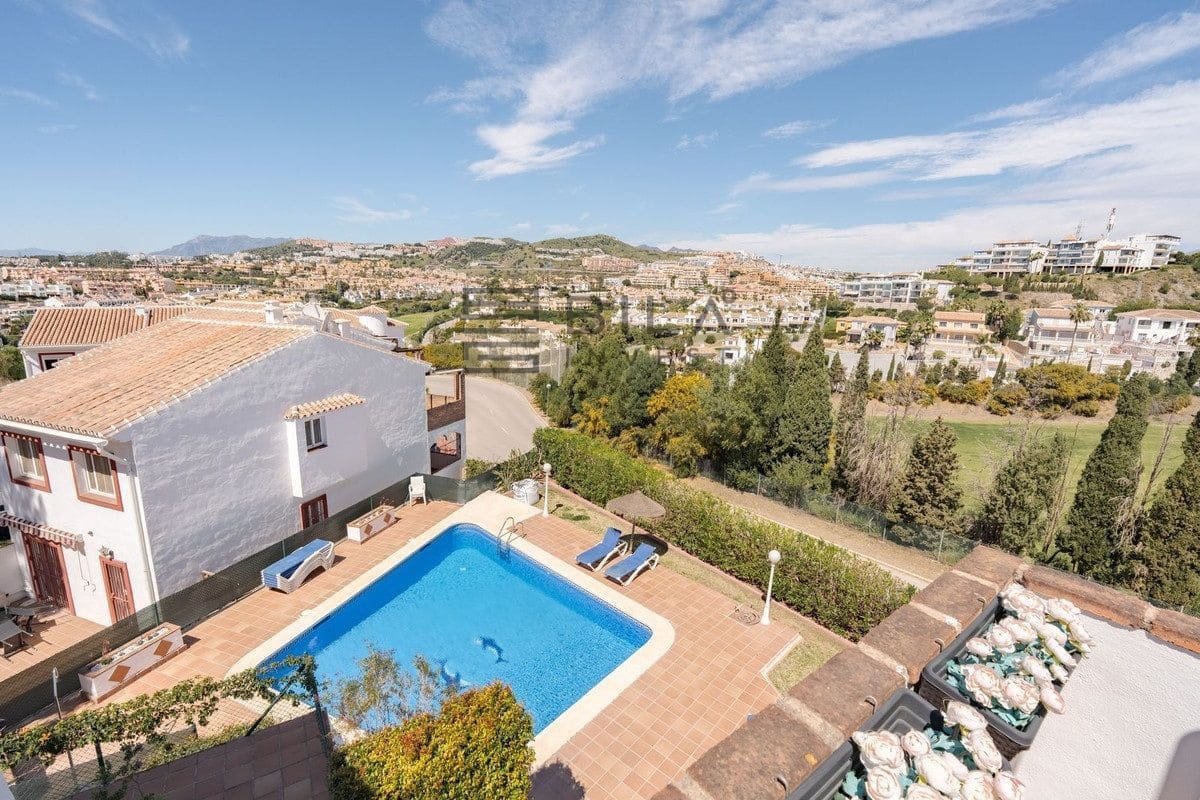 3 soveværelse Byhus til salg i Riviera del Sol - € 530.000 (Ref: 9832784)