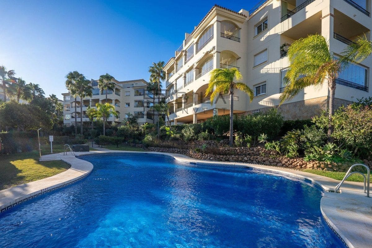 2 slaapkamer Flat te koop in La Cala Hills met zwembad garage - € 325.000 (Ref: 9833045)