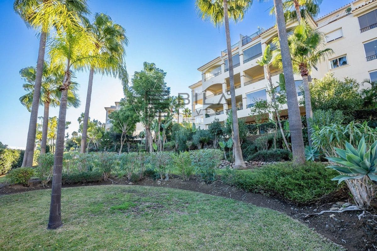 2 slaapkamer Flat te koop in La Cala Hills met zwembad garage - € 325.000 (Ref: 9833045)