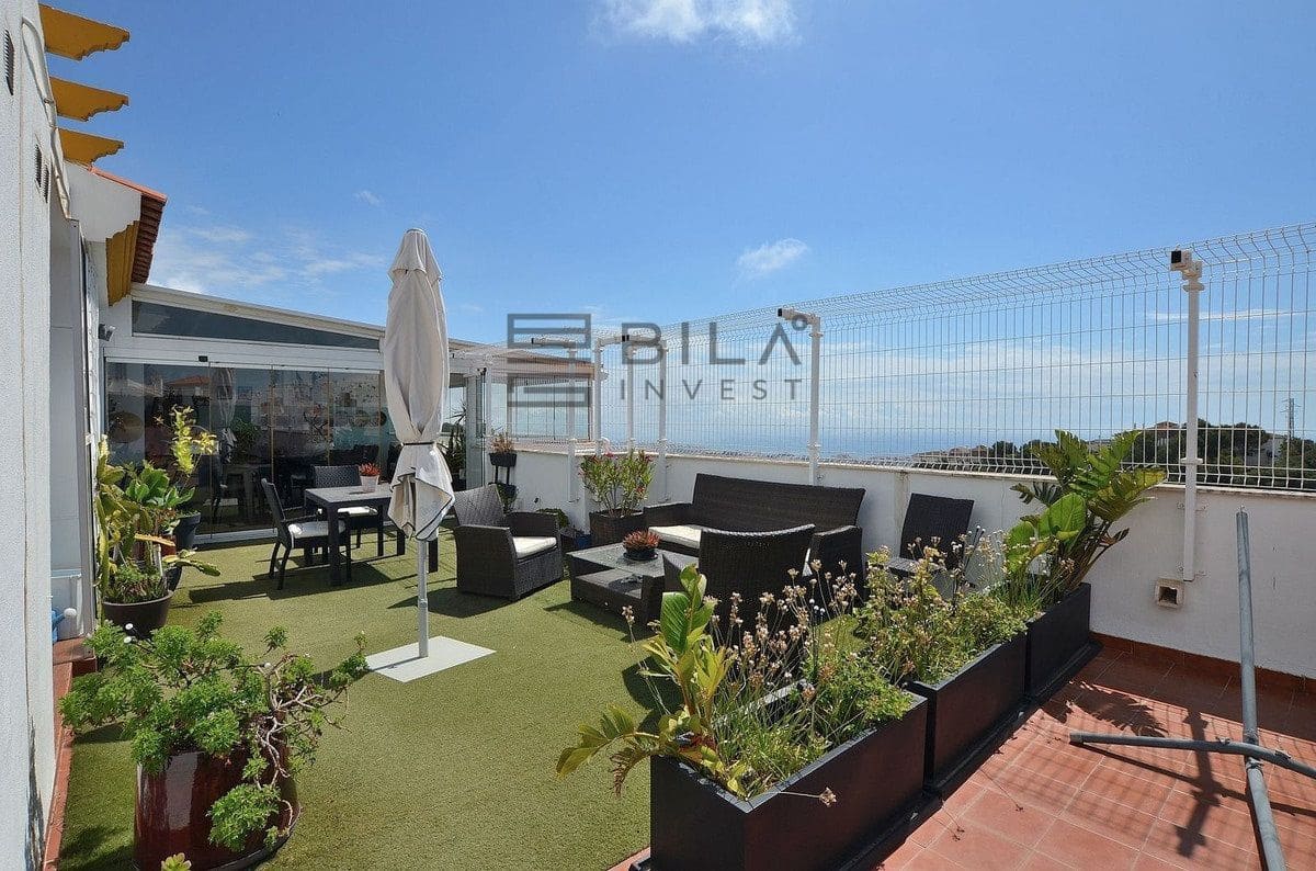 3 bedroom Penthouse for sale in Benalmadena with pool - € 639,000 (Ref: 9833046)