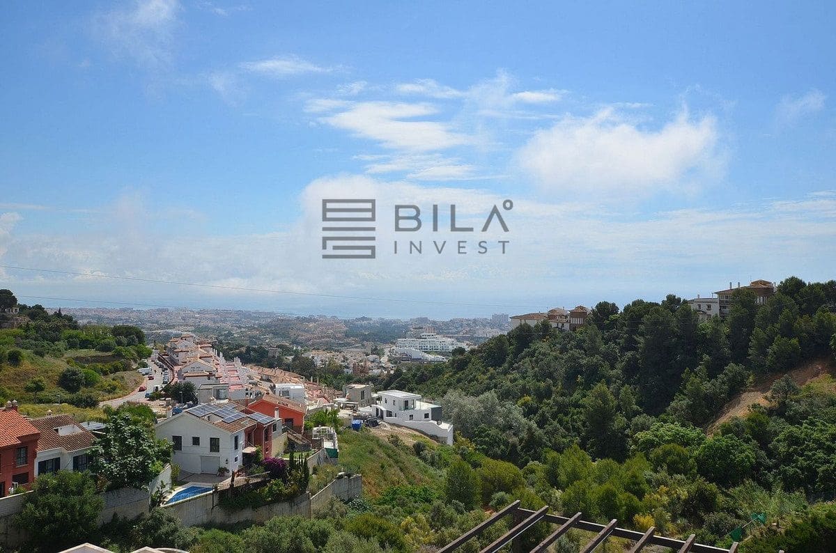 3 bedroom Penthouse for sale in Benalmadena with pool - € 639,000 (Ref: 9833046)