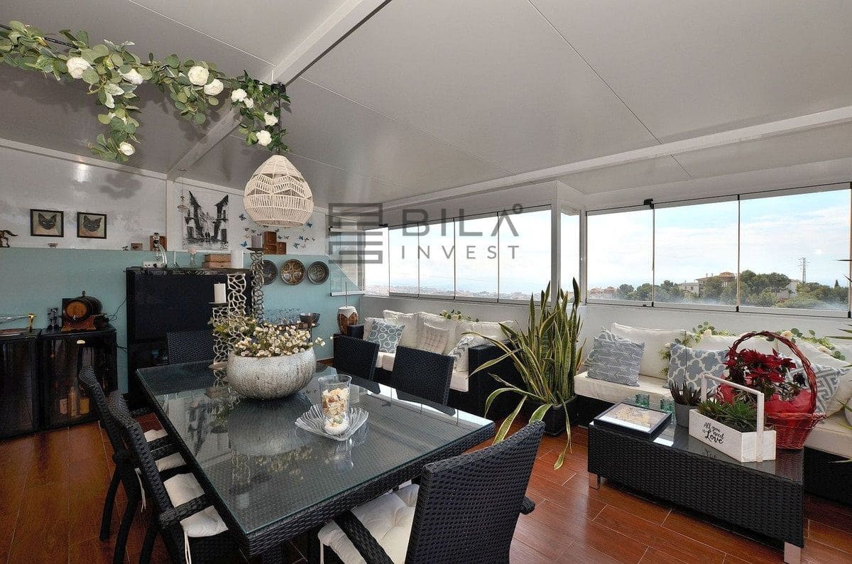3 bedroom Penthouse for sale in Benalmadena with pool - € 639,000 (Ref: 9833046)