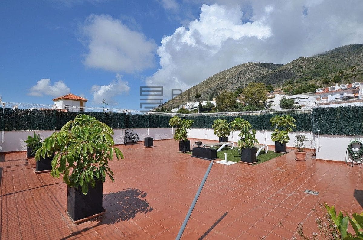 3 bedroom Penthouse for sale in Benalmadena with pool - € 639,000 (Ref: 9833046)
