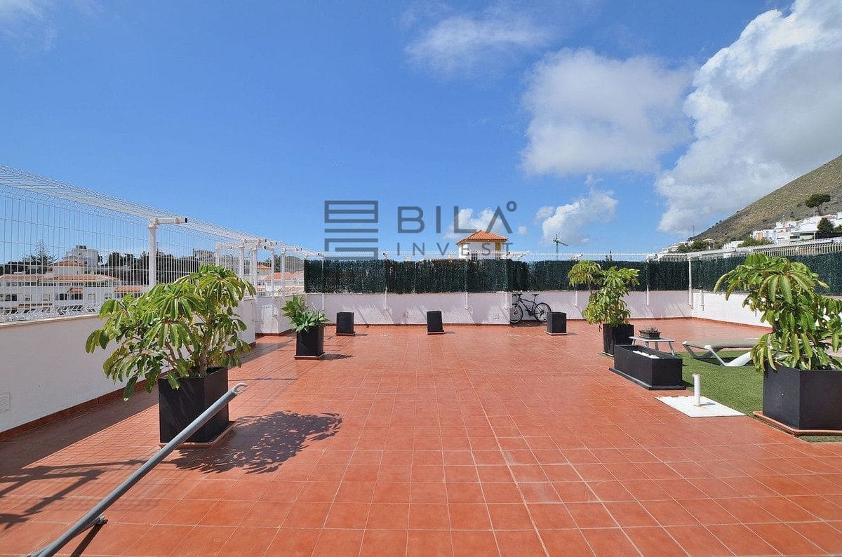 3 bedroom Penthouse for sale in Benalmadena with pool - € 639,000 (Ref: 9833046)