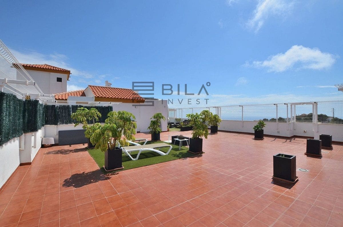 3 bedroom Penthouse for sale in Benalmadena with pool - € 639,000 (Ref: 9833046)