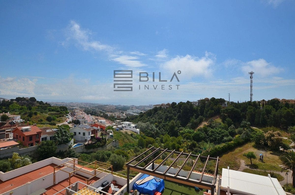 3 bedroom Penthouse for sale in Benalmadena with pool - € 639,000 (Ref: 9833046)