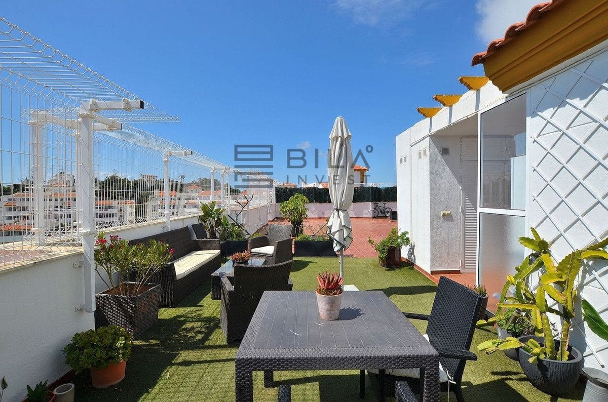 3 bedroom Penthouse for sale in Benalmadena with pool - € 639,000 (Ref: 9833046)
