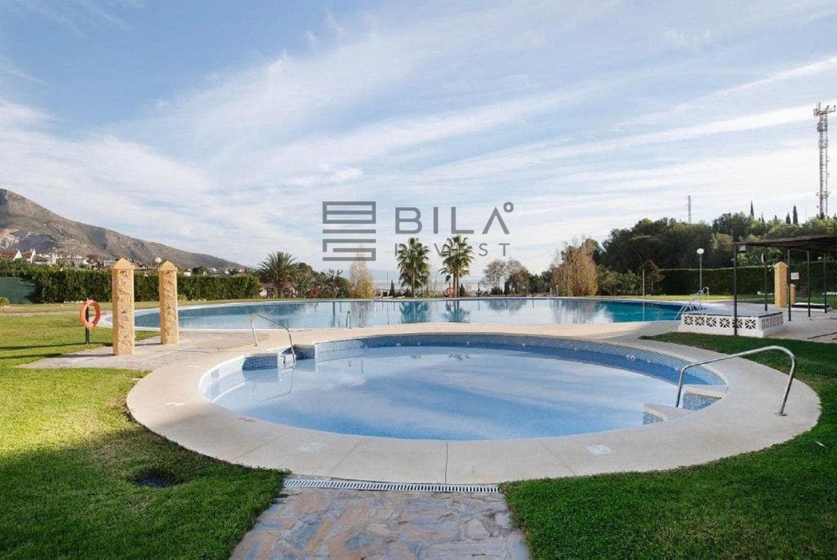 3 bedroom Penthouse for sale in Benalmadena with pool - € 639,000 (Ref: 9833046)