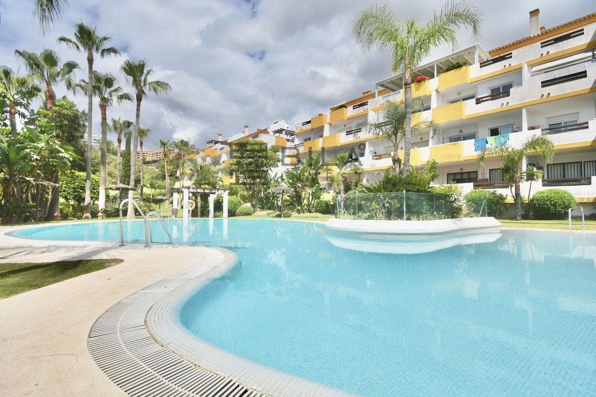 2 soverom Leilighet til salgs i La Cala de Mijas med svømmebasseng garasje - € 285 000 (Ref: 9833048)
