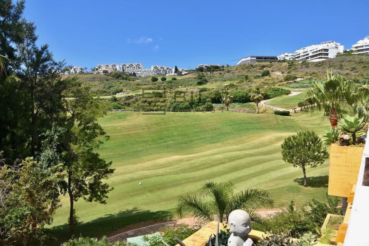 2 soverom Leilighet til salgs i La Cala de Mijas med svømmebasseng garasje - € 285 000 (Ref: 9833048)