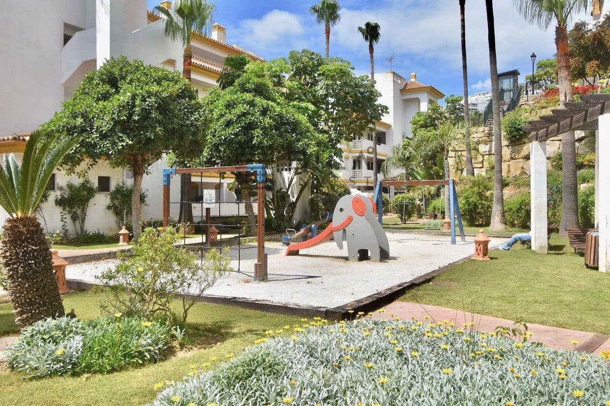 2 soverom Leilighet til salgs i La Cala de Mijas med svømmebasseng garasje - € 285 000 (Ref: 9833048)