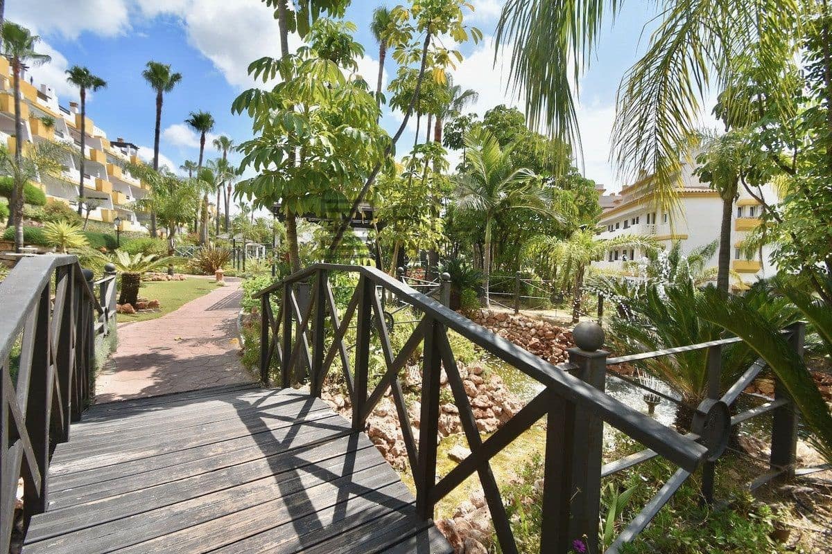 2 soverom Leilighet til salgs i La Cala de Mijas med svømmebasseng garasje - € 285 000 (Ref: 9833048)