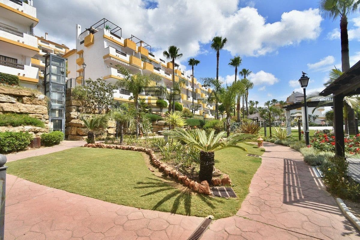 2 soverom Leilighet til salgs i La Cala de Mijas med svømmebasseng garasje - € 285 000 (Ref: 9833048)