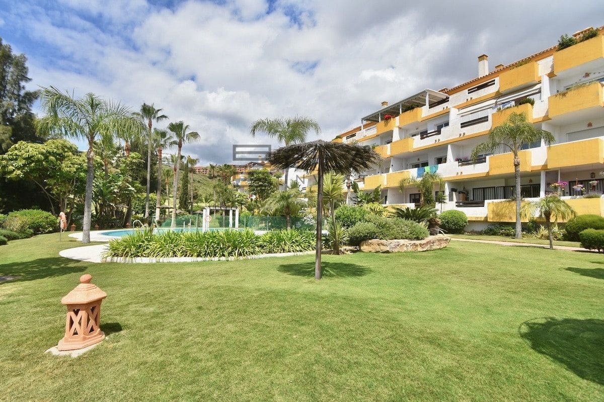 2 soverom Leilighet til salgs i La Cala de Mijas med svømmebasseng garasje - € 285 000 (Ref: 9833048)