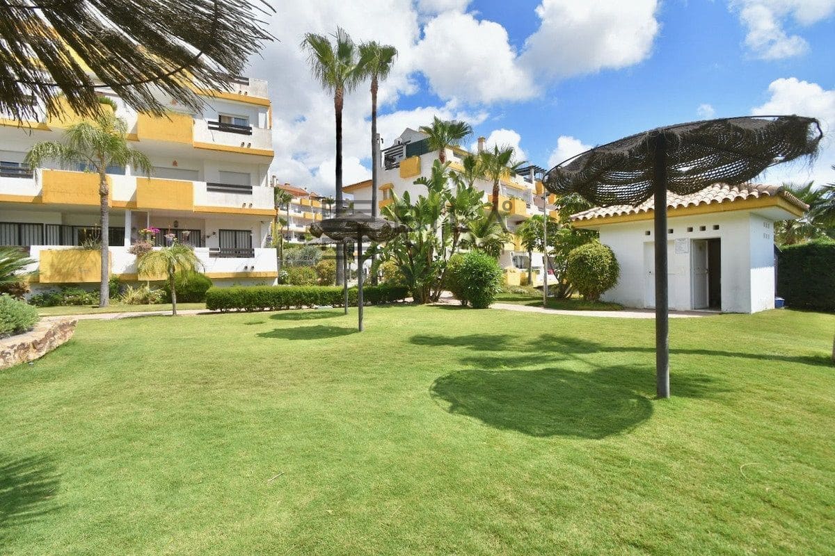 2 soverom Leilighet til salgs i La Cala de Mijas med svømmebasseng garasje - € 285 000 (Ref: 9833048)
