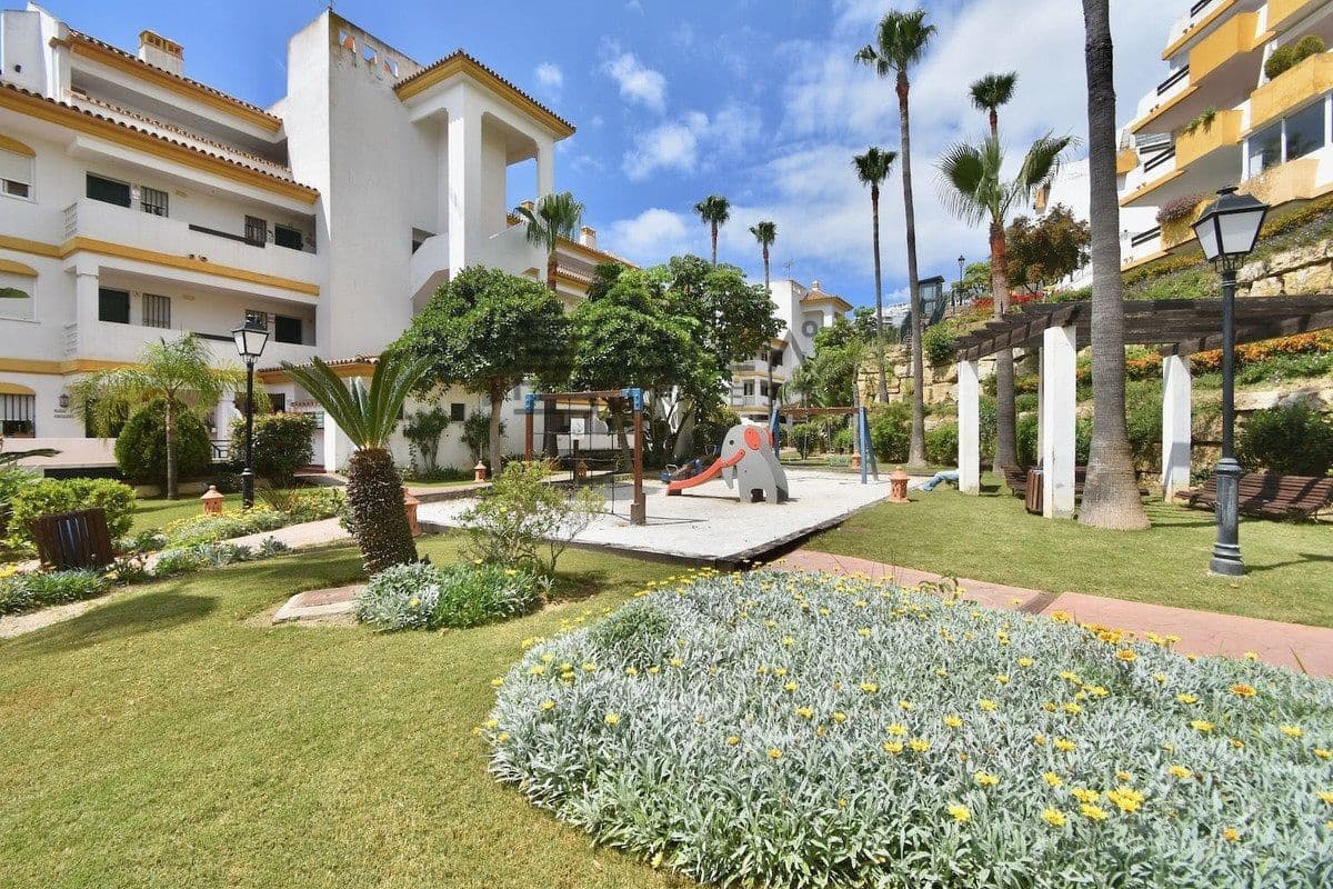 2 soverom Leilighet til salgs i La Cala de Mijas med svømmebasseng garasje - € 285 000 (Ref: 9833048)