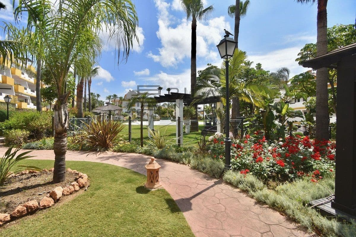 2 soverom Leilighet til salgs i La Cala de Mijas med svømmebasseng garasje - € 285 000 (Ref: 9833048)