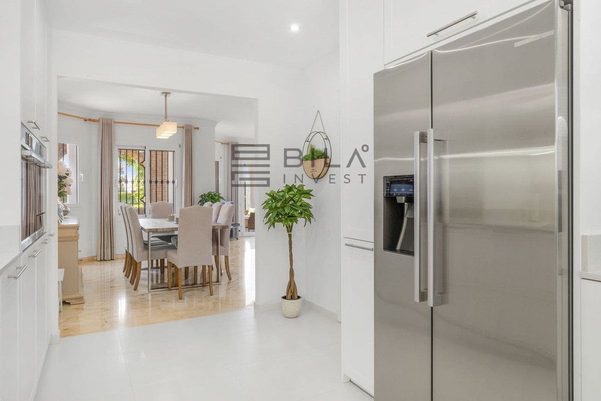 3 bedroom Villa for sale in El Chaparral with pool garage - € 875,000 (Ref: 9834127)
