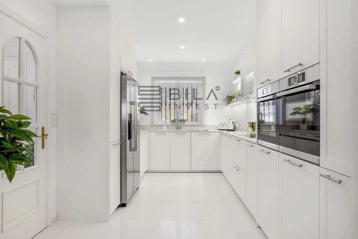 3 bedroom Villa for sale in El Chaparral with pool garage - € 875,000 (Ref: 9834127)