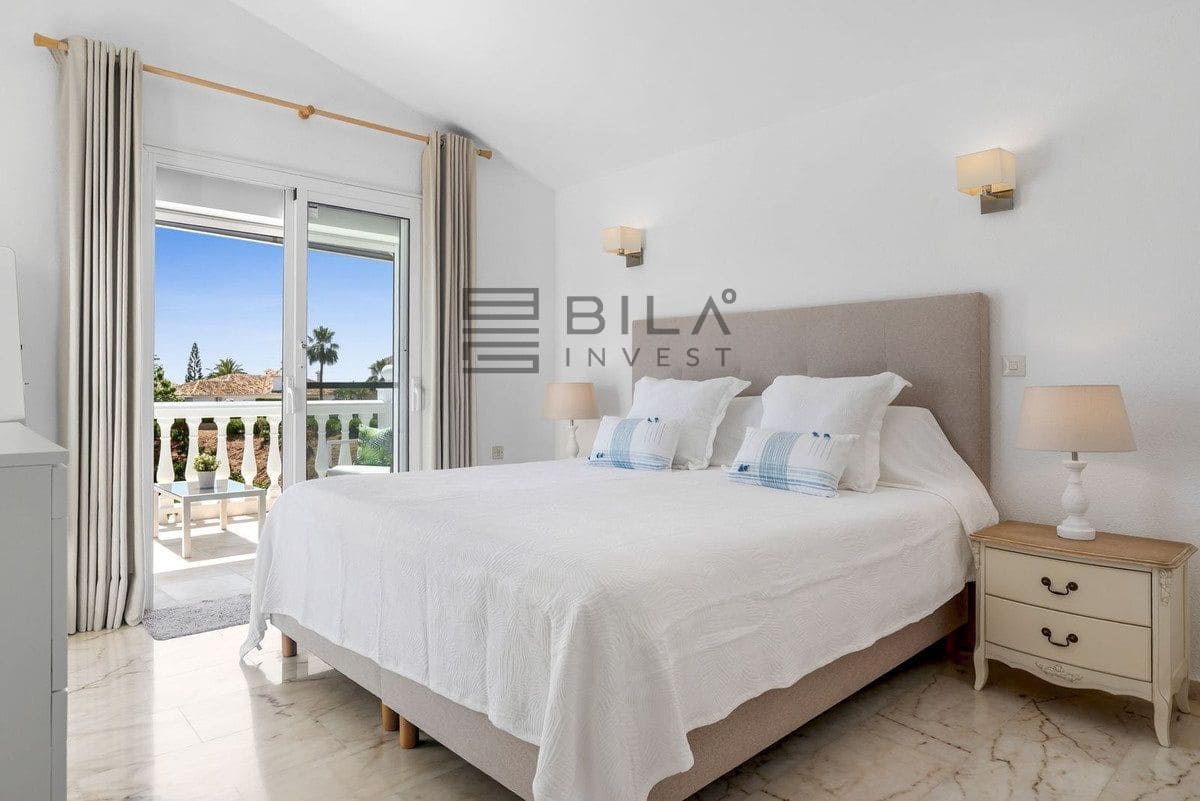 3 bedroom Villa for sale in El Chaparral with pool garage - € 875,000 (Ref: 9834127)